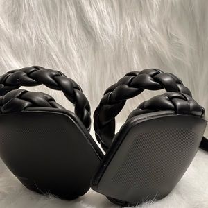 Steve Madden Henley black. Brand new, never worn out of the house.